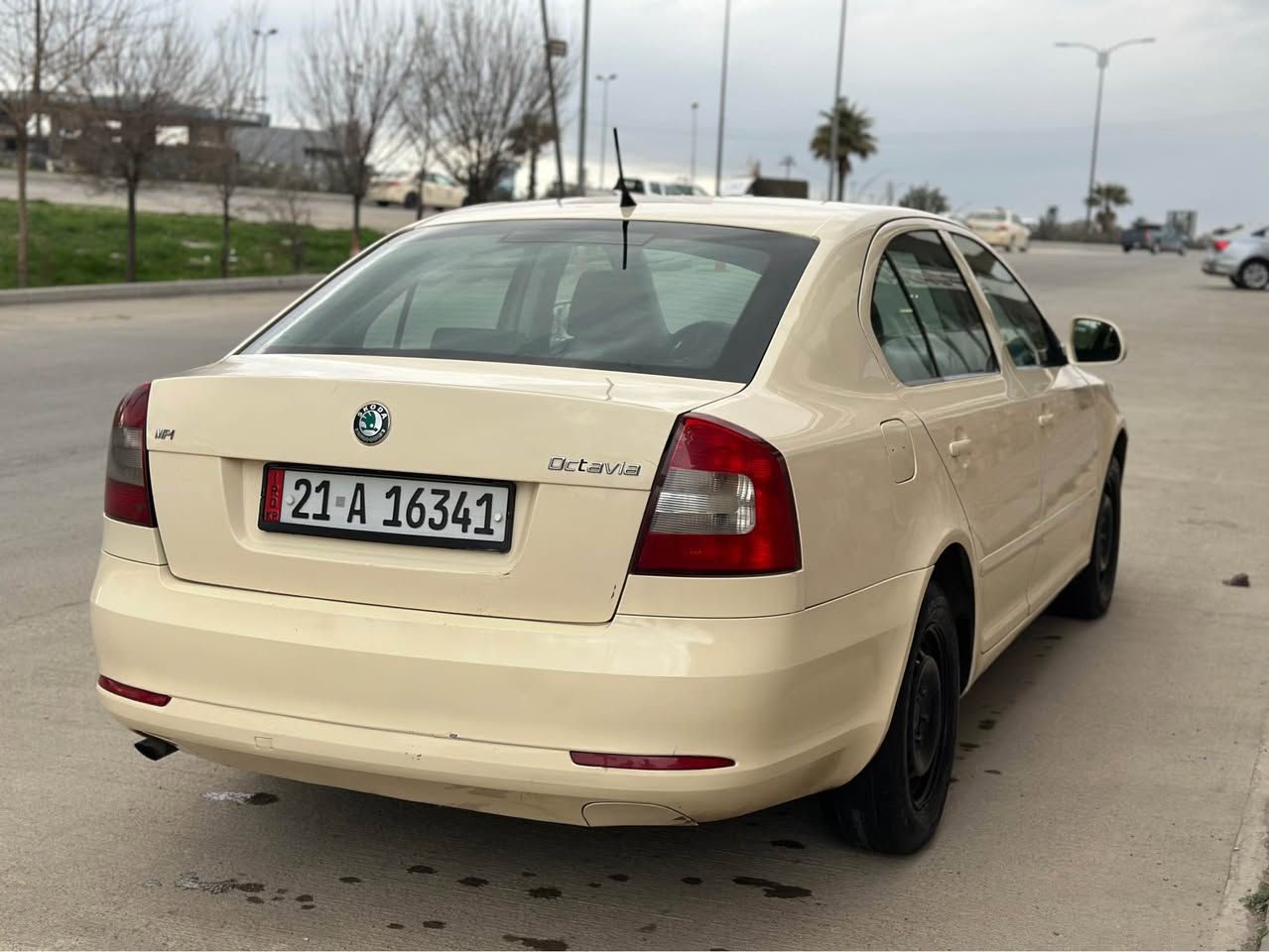 سکۆدا مۆدێل 2013 
مەکینە 16 ی بیلاد
گێڕ و مەکینەی بەشەرتی ١٠ فیتەر 
ڕەقەم و سەنەوی نوێیە هەتا 2028  تەحویل و غەرامە بەشەرت 
3 پارچەی پێشەوەی بۆیاخە بێ دەعم و بێ ناوگرتن 
 نرخی  96گەڵا  و مەعامەلە 
سەیارەیەکی تابڵێی جایز و مەزبوتە ماڵی کەسابەت 

شوین سلیمانی 
ژمارە موبایل *********** كالار, السليمانية
