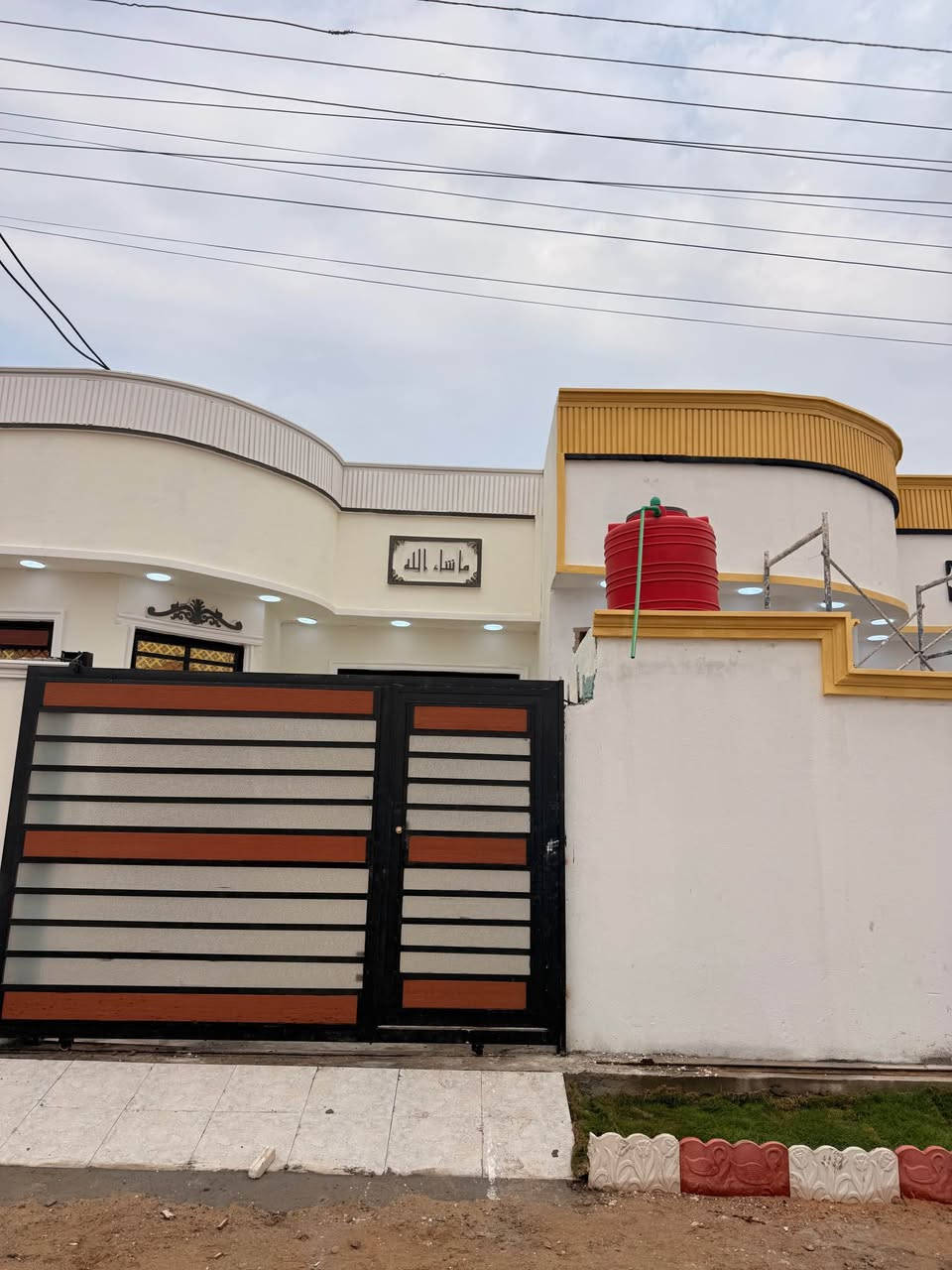 #اسعد_الله_أوقاتكم_بكل_خير ***********
دارين  سكن للبيع ⛪️ بسعر بلاش 
بيوت حلوه مرتبه 

#مساحت كل بيت 150متر  بناء حديث بعده بل جيس

#يحتوي البيت على غرفتين نوم 
و ديوان 
و صاله 
و مطبخ 
و صحيات داخلي و خارجي و كراج سياره 
بيت كلش مرتب 

كافه الخدمات متوفره 

#جنس_العقار :: طابو صرف زراعي بأسم عراقي سند ٢٥ راعي لارض ساكن نفس المنطقه 

البيوت علا شارع تبليط 10 متر 🛣️

#العنوان ابو الخصيب  شارع ابو كوصره 
يبعد عن شارع ابو كوصره 20 متر

سعر كل بيت 88 مليون  و بي مجال 
#للاستفسار الاتصال على الهاتف 📞📳
📳((*********** البصرة, العراق
