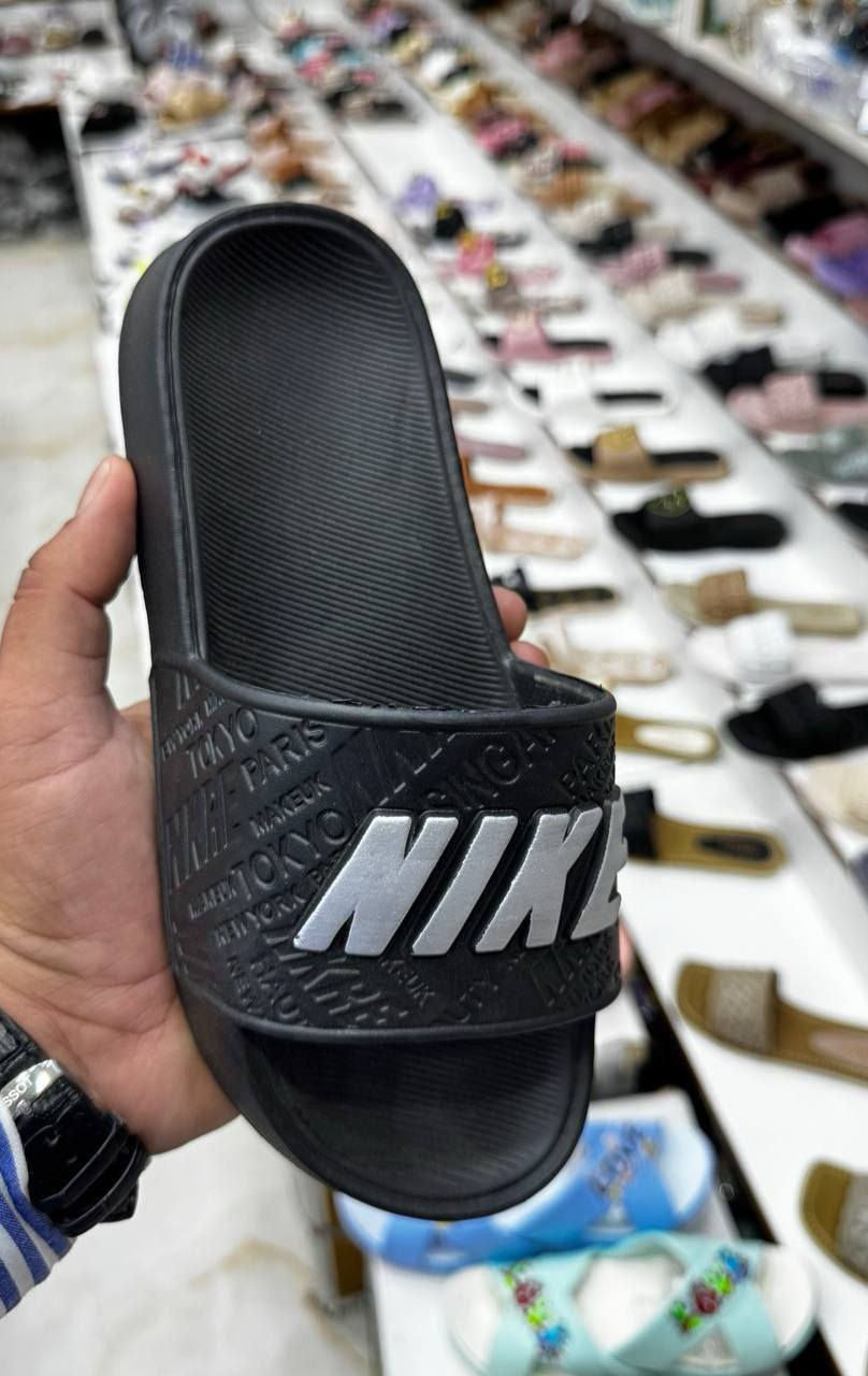 تنزيلات جملة فقط..
سوفت مخطط + نايك طبي درجة اولى ايراني
سعر الدرزن الرجالي 26 الف. 
سعر الدرزن الشبابي 24  الف. 
سعر الدرزن الولادي 23  الف. 
سعر الدرزن الطفل  22  الف. 
🚛 يوجد توصيل لجميع المحافظات.


**إذا كنت صاحب هذا الإعلان وتريد حذفه لأي سبب، رجاءا أرسل رسالة إلى الدعم الفني**