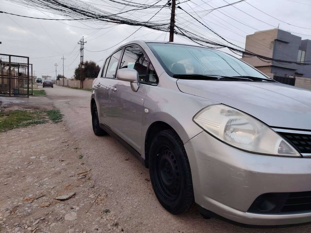 نيسان تيدا موديل 2008 اتوماتيك ماشية 148 الف حقيقي
سبير ماله نازل سياره جديد و حلوه 
كير و محرك و تبريد بشرط مامفتوح بورغي
بدون صرف و بخار 
بدون ضرر و جاكوش صبغ  صوره صونر موجود بلمنشور
شوية بيها جلح
بيها دفتر بنزين 
هزه و فحص و سنوية و رقم كله جديد لحد 2028
بأسمى بشرط تحويل و غرامه رقم سليمانيه
اربع تايرات جديد 
سياره مال جناي 
مكان كركوك 
*********** واتسأب موجود كركوك, العراق
