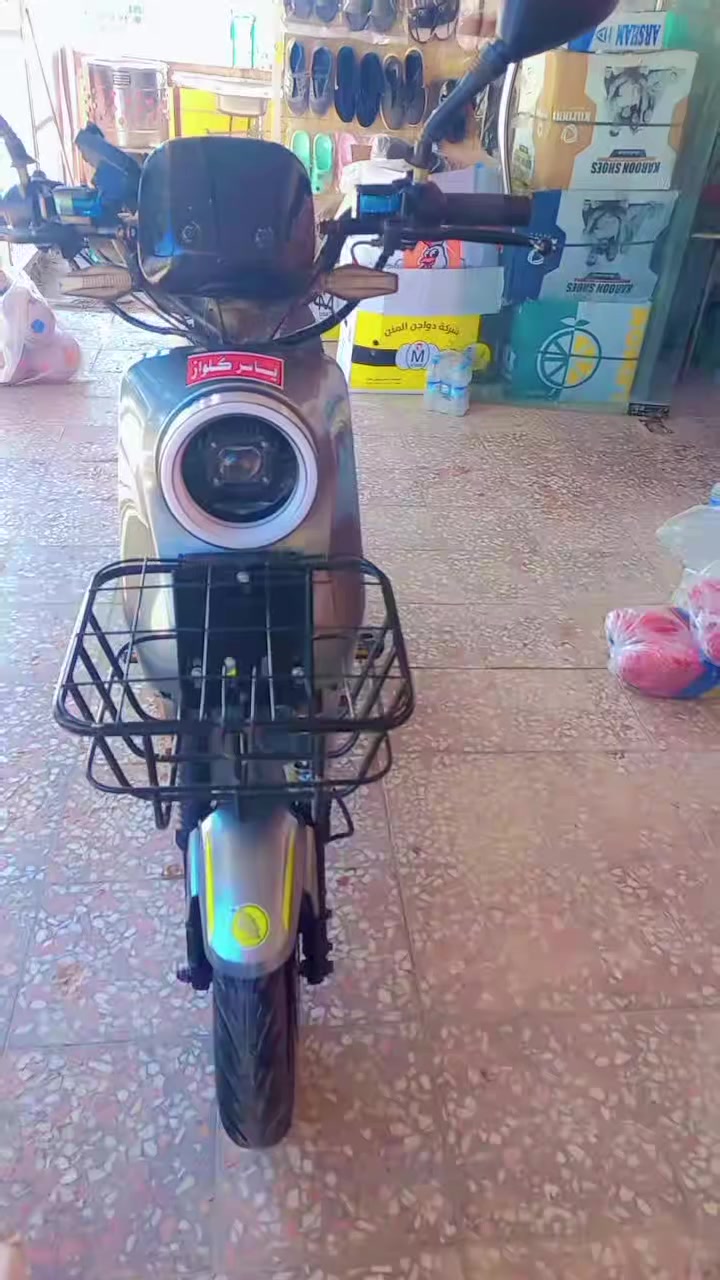 السلام عليكم 
دراجه شحن R9 
ثلاث تبديلات 
بايسكل نظيف وسريع 
للأستفسار ***********
السعر 500 الف
