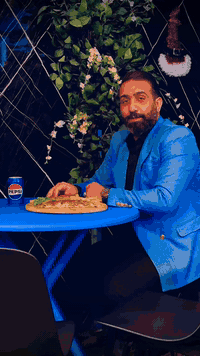 كريب شاورما دبي لحم و دجاج  7.000 مع ببسي مجاناً. للحجز الاتصال على الرقم ***********/***********
