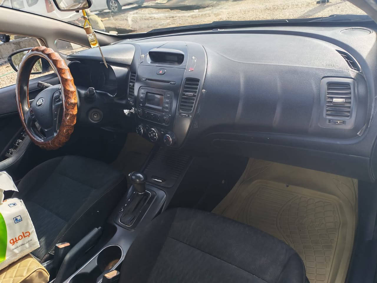 مكلف بالنشر/غير متواجد على الفيس
كيا سيراتو موديل 2014 
رقم اربيل سنوية ساقطة 
بدون مواصفات/سيارة نظيفة ومحرك خير من الله وحدادية جديدة 
المكان محافظة الديوانية قضاء الشامية 
الشراي يتصل على الرقم ***********
والرقم بيه واتساب
