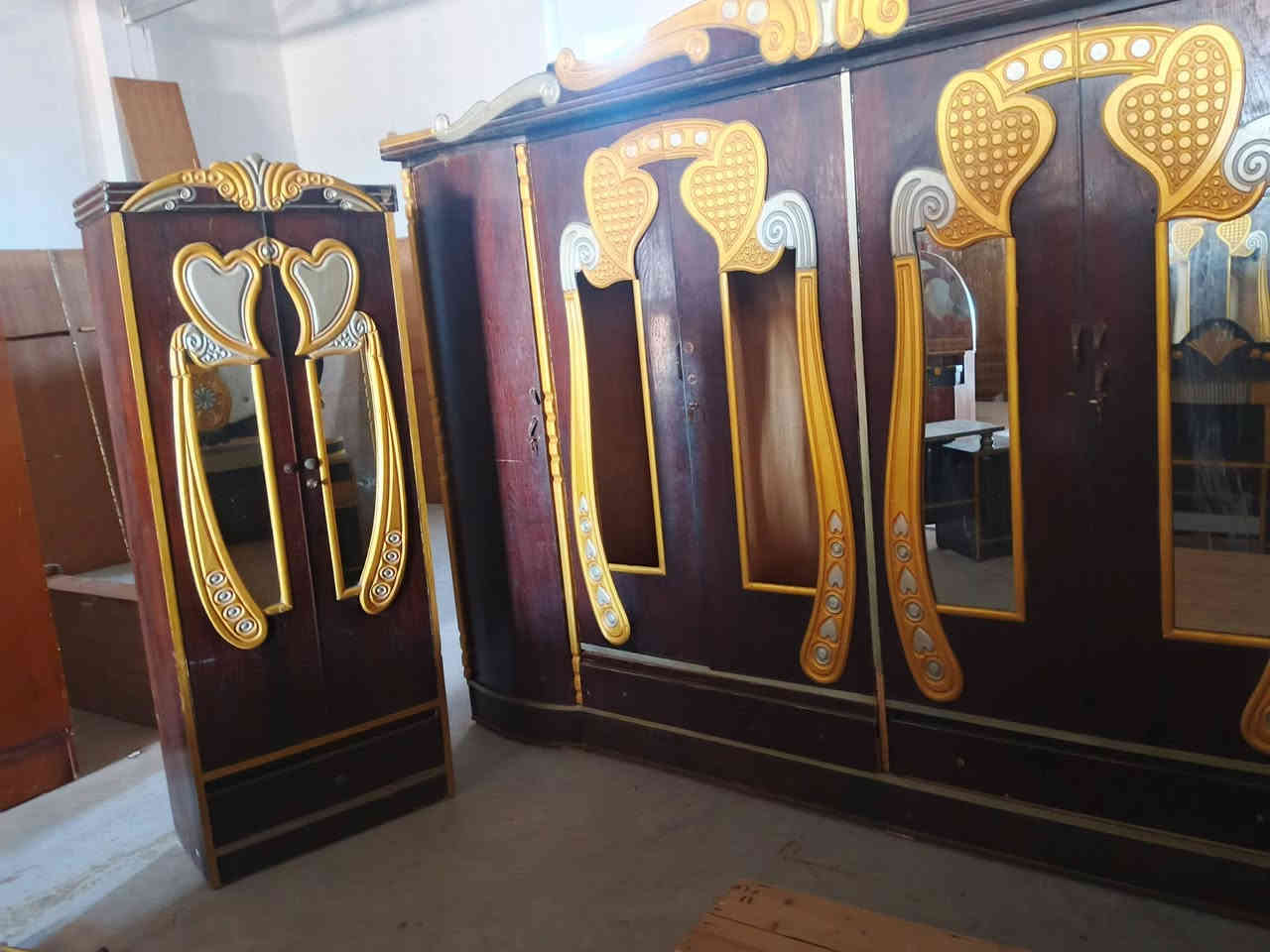 غرفه صاج عراقي حطاطه السعر ب450..ديوان مستخدم شي قليل /12مقعد..275. ***********..
