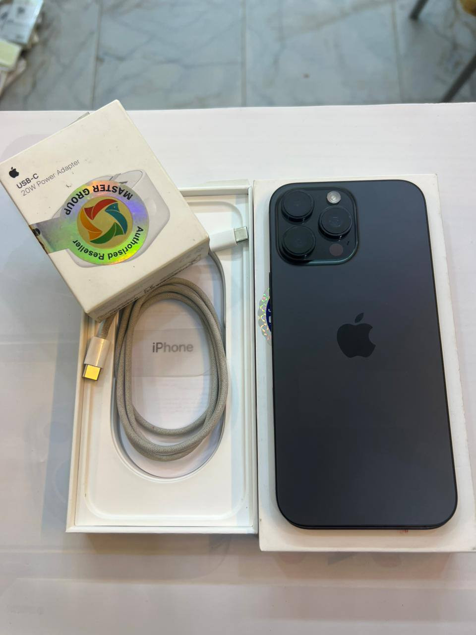 ايفون 16 برو ماكس 256
بطارية 100‎%‎‎
نضافة 100‎%‎
 مشحون 79 مرة فقط 
الجهاز شرق اوسط 
اخو جديد نضيف واستخدام قليل 
كامل ملحقات الاصلية شركة ماستر الاصلي 
السعر مناسب 
***********
العنوان القطاع شارع السوك مجاور عوينات الكرار 
مركز الشمس
