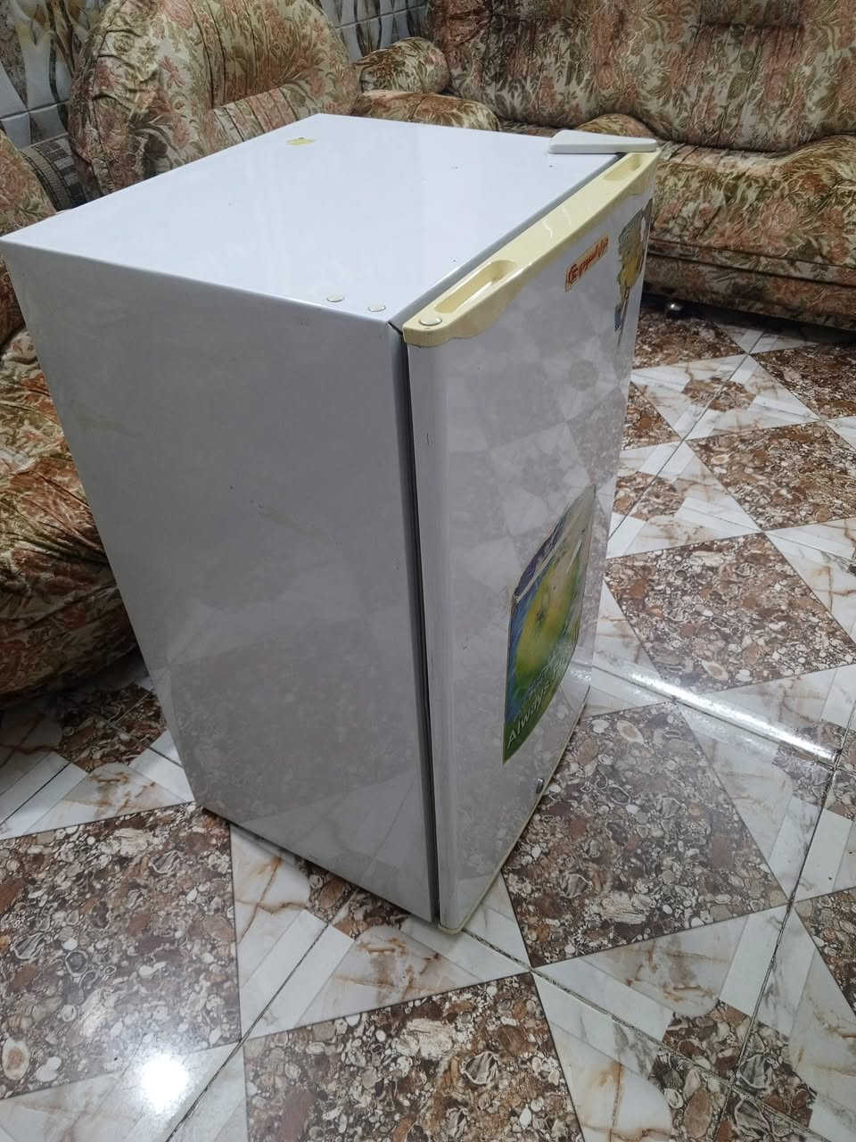 اغراض للبيع مال بيت السبب التحويل لغير مكلن
كبمن سعره اخو الجديد مابيهن ضرر المعالف
***********
