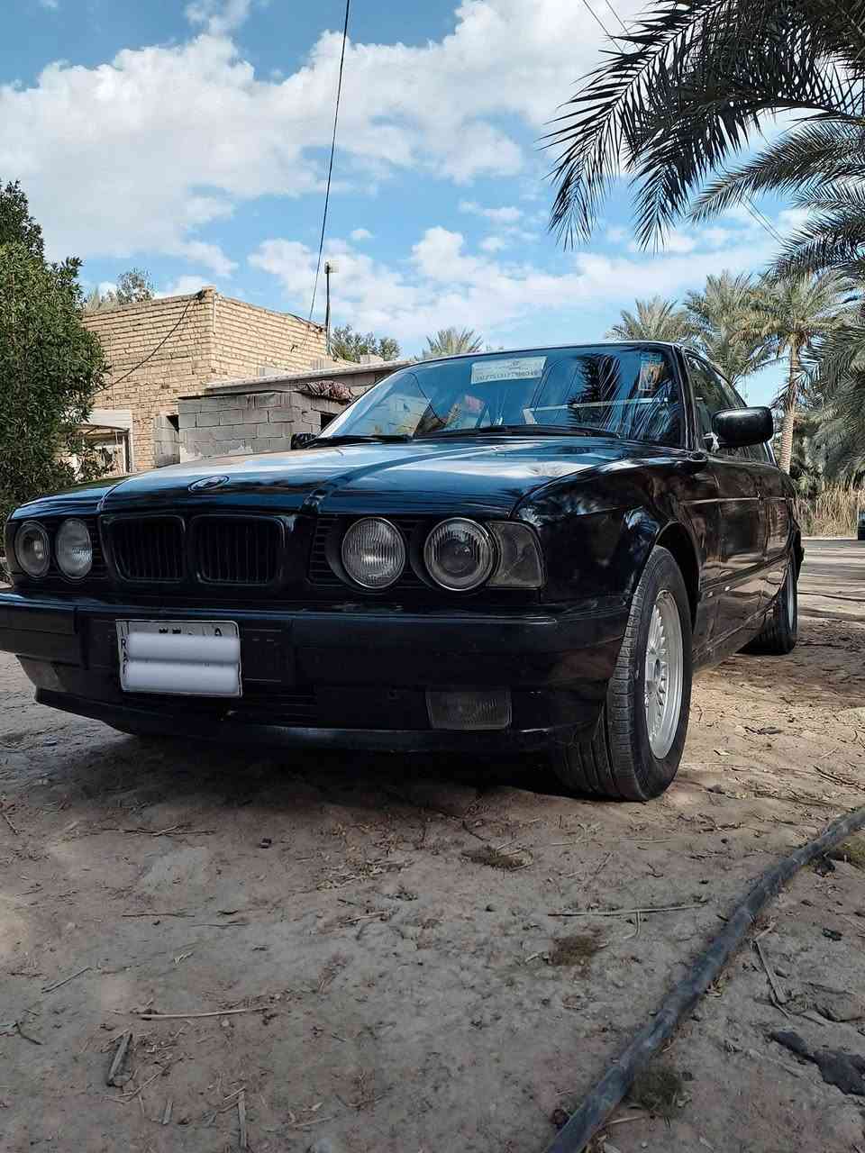 سلام عليكم
بي ام 5.35 اصل..
سنويه منتهي من ١٨ سنويه كرتونيه..
 رقم انبار موازي..
 صبغه جماليه بدون ضرر قوي..
صاعده هزه قبل شهر غرامات معليه..
مالكه موجود ويريد مداور بأقرب وقت.. 
مكينه 35.مفتوح بلاد كير عادي جديد.. 
كهربائيات كله شغال باتري جديد تخم تاير ويل جديد.. حداديه ١٠٠/٧٠..
ب٤٥ وبي مجال بسيط 
مكان سماوه..
*********** تواصل بيك خير تدلل
