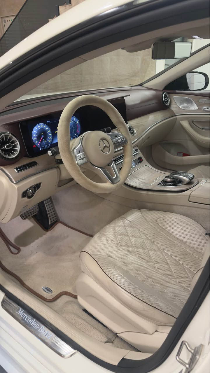 Mercedes Benz CLS450 AMG Germany

Model:2018

AMG Fulll mwasfat

70000KM roystiya

Ger makina kahrabaye ba shart

Clean Title ✅ 

s3r:445 waraqa

raqam Mobil: *********** دهوك, العراق
