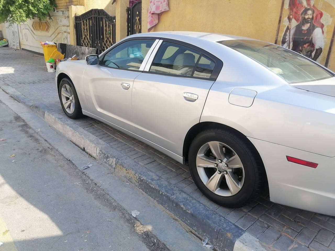 السلام عليكم للبيع فقط موديل 12 اصل بيهه فخذه صفحه السايق وبيهه صبغ يعني ما مكفوله اكفل جفيه وكلبه سياره مكينه وكير جدد قبل فتره شاديهن تخم تاير حداده عربانه جديده تبريد جاهزه من كل شي مابيهه اي نقص رقم بغداد تحويل ثاني يوم مكان بصره القبله سعرهه 118 وبيهه مجال قليل ***********
