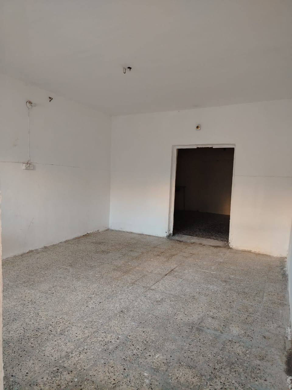 بيت للايجار بالدورة شارع 60 
مقابل افران اليسر 
استقبال ومطبخ ومنافع وغرفة نوم وكراج صغير 

للايجار ب 250 قفل 
للأستفسار ***********
