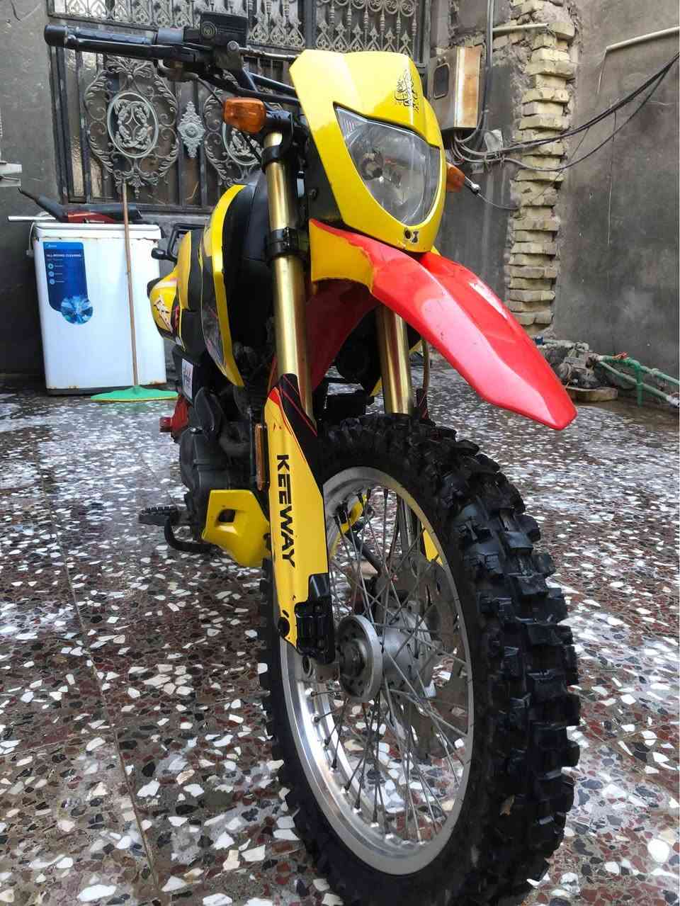 دراجة قفاز كي واي محرك مكفول فقط مبدل كلجات جدد شلعتها تشلع الكاع معدل بالمشي صالنصه رياضي دراجة كامله من كلشي رقم وسنوية تحويل ثاني يوم عنواني بصرة التنومة سعرها 2100 وبيها مجال 
*********** شط العرب, البصرة
