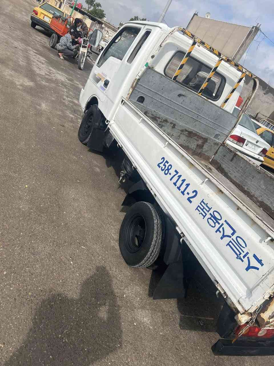 السلام عليكم كيه فنتيره للبيع السياره جاهزه مكينه كير حداده شاصي نضيف مكفول موديل 1996السعر 46وبيهه مجال قليل المكان البصره رقم الهاتف ***********
