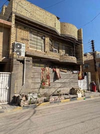 بيت مساحه 100م للبيع 10*10  بي اربع غرف نوم +ملحقات واستقبال ومطبخ مفت...