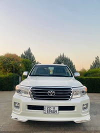 لاندكروزر V8 • ٢٠١٥ • ٤٨٠٠٠ كم