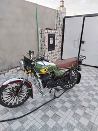 سولنك 24 شكل 25 محرك 200 زنجيل نضيف ماشي 11 الف بعد ماوصل شي 078306731...