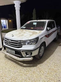 تيوتا هايلوكس للبيع موديل ٢٠٢٥ كفالة عامه  السعر ٢٩٠$ وبيها مجال  للأس...