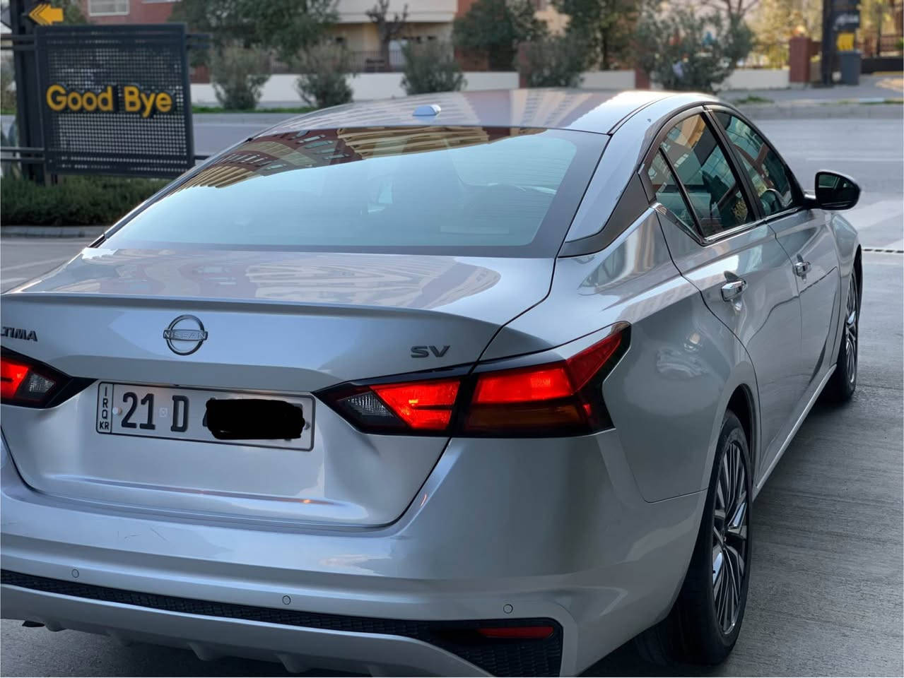 نیسان ئالتیما ٢٠٢٣ SV
سەیارەکە بۆنیت و چەمەلەخ بۆیاخە بی ناوگرتن  لەگەل 
یەک پەلە. هیچ ساردو پیدی ئاری نیە .
سیتی رادیتەر ، بەوابە ، رادار، هەموی بەشەرت.
تەنها ٣١ هەزار روشتوە. سەیارەکە رەقەمە و سەنەوی تاوەکو ٢٠٢٩ تازەیە. 
مواسەفات؛،
لایت لید، شەغال ، دەرگا و سنوق بەسمە، راداری پیشو دوا، خەتی جادە، رادار ٣٦٠، کشن کارەبایی، شاشە گەورە.

ژمارە شاصی 
1N4BL4DV4PN329977

ژ.م 
***********
سلیمانی السليمانية, العراق
