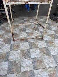 ميز • للبيع