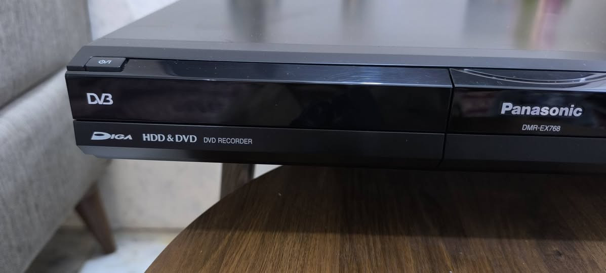 السلام عليكم
جهاز DVD 
ماركه Panasonic 
صناعه سلوفاكيا 
يحتوي على هارد ديسك 160 كيكا 
مخرج HD.AV
كامل شغال 
مع الريموت كنترول 
السعر 40 الف 
التوصيل 5 بغداد 6 باقي المحافظات


**إذا كنت صاحب هذا الإعلان وتريد حذفه لأي سبب، رجاءا أرسل رسالة إلى الدعم الفني**