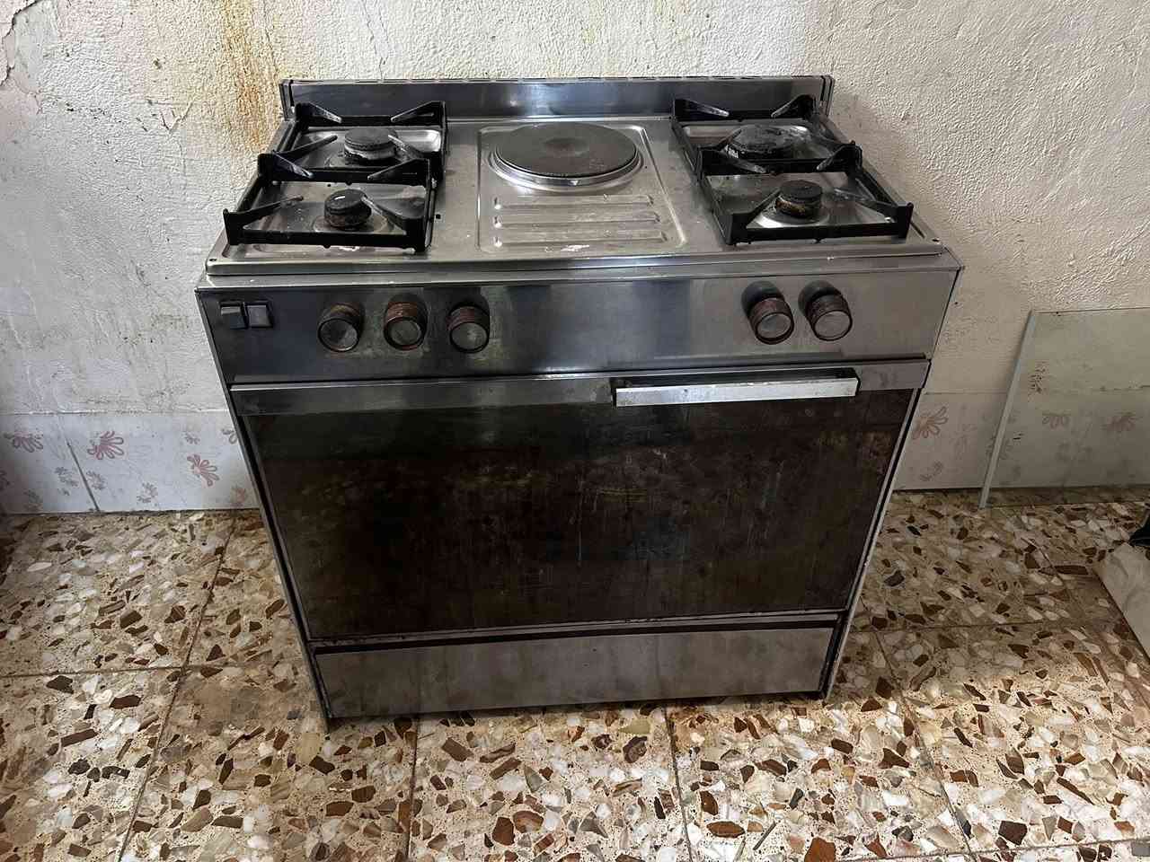 متوفر اغراض للبيع
كلمن وسعره وبيك خير وتدلل الكاونتر استخدام قليل وكلش نضيف 

واتساب اتصال 
***********
