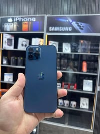 12 برو ماكس  مكفول بطارية ٨٨ ذاكرة ٢٥٦  سعرة ٢٥٠ مستعجل على البيع  078...