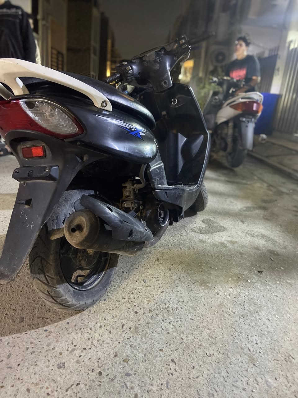 السلام عليكم من رخصه ابو الكروب دراجه ماكس قجمه للبيع الدراجه حلوه بلحقيقه احلا تجي جربها واساهلكً بيها نقصها بس استاند تعليك الي وره وبريك امامي يرادله تنفيس والدراجه فحل يعني تجي بيها البريك امامي دسك مو بنز السعر 500 وبيها مجال حك جيه تعال وتدلل الرقم *********** ومتواجد واتساب
