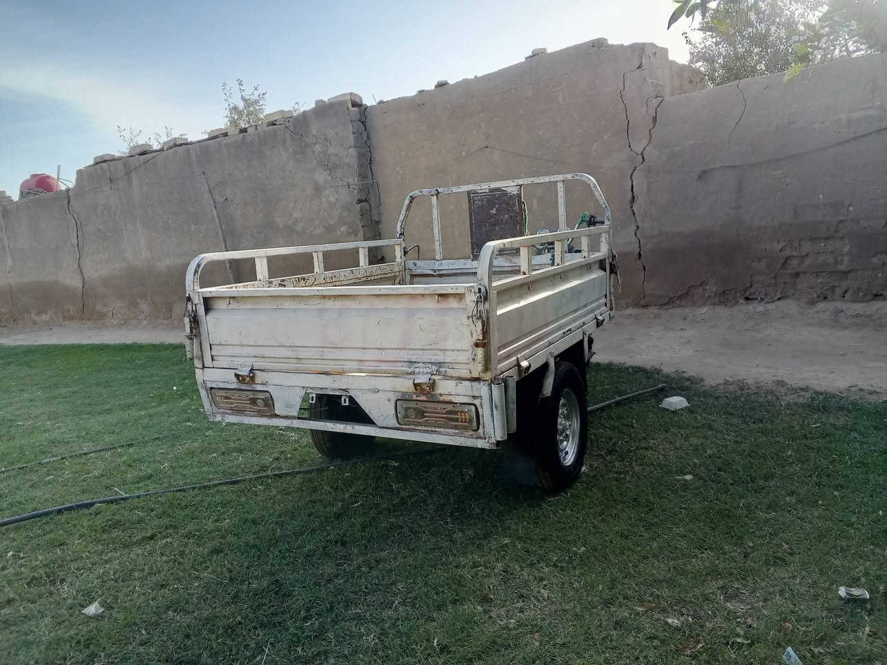 السلام عليكم ستوته للبيع 2017ادوات ستوته جاهزه شاصي وبدي وتواير نكره سلف السعر 650وبيه مجال حق الجيه  المكان الغراف قرب الامام الحمزه للاستفسار ***********
