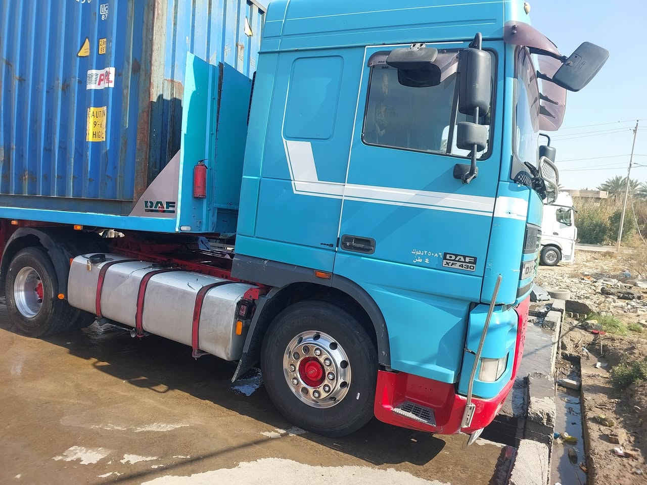 ياالله السلام عليكم داف موديل 2001 السيارة جاهزة كير مكينه مكفولات تخم تاير جديد رقم جديد سنويه ماصاقطه المكان واسط الحفريه ***********
