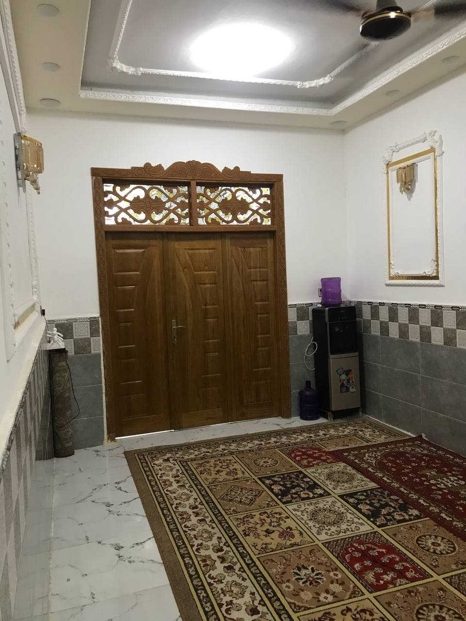 بيت مساحه 120للبيع تفاصيل غرفه وصاله واستقبال ومطبخ وتخاريج بداخل والخارج الاساس والسقف صب كونكريت  الارضيه بورسلين وسيراميك  العنوان  شارع  المطار القديم  مقابل  مجمع الرحمن فرع  صيدليه ارض الفرح  السعر 35وبي مجال 
***********
