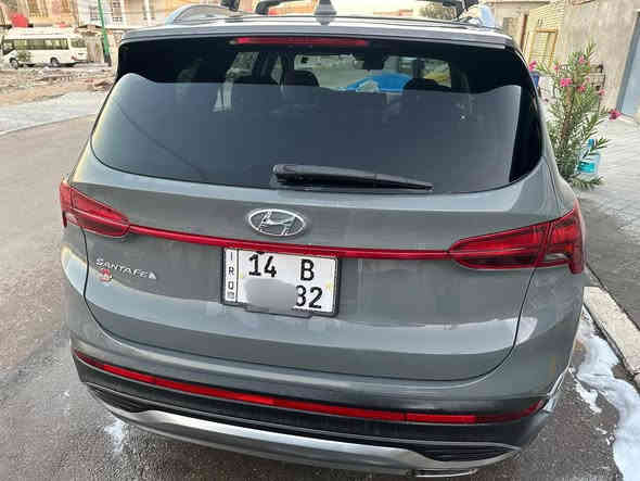 السلام عليكم اخوان ...
سنتافي موديل 22 وارد امريكي ضررها بسيط جداً فقط شخط بالدعامية كما موضح بالصور 
بدون ايرباك

السيارة مكفوله كفاله عامة من كلشي 
 : فول مواصفات عدا البانوراما
نظام تحديد المسار 
رادارات
انظمة قيادة
كشن كهرباء 
اوامر صوتيه
شاشة كبيره 
وبعد خير من الله مواصفقات
 السيارة ماشيه 58 الف كيلو فقط اخت الزيرو
خمسة راكب 4 سلندر 2500 
وبيها مواصفات خير من الله 
سعرها : 255 ورقه

للاتصال :
***********
