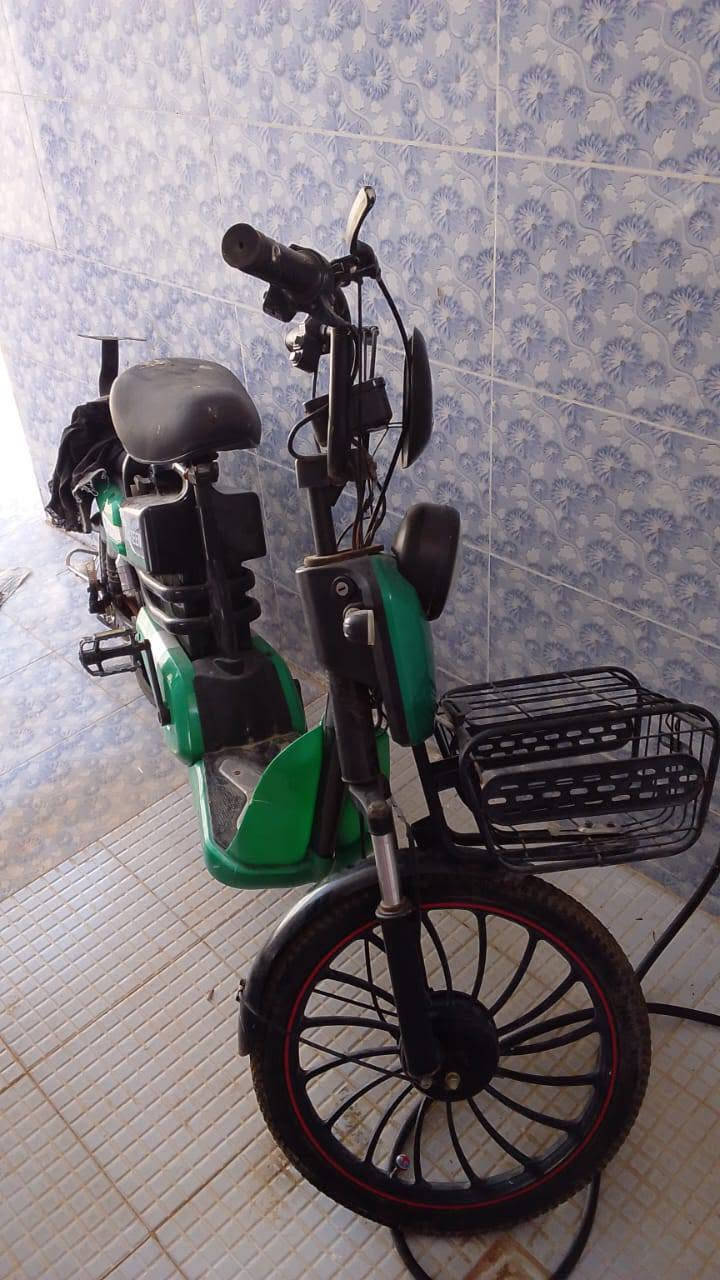 دراچه شحن مابيها عيب بس البطاريه هابطه و التأير فاش حجم 26 بصمه من بعيد شاحنه اصليه ا و التواصل عله هاذا الرقم***********
