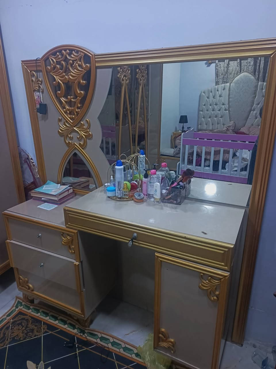 السلام عليكم للبيع غرفه ملكي تركي البصره الاصمعي السعر 900 بيها مجال اتصال ***********
