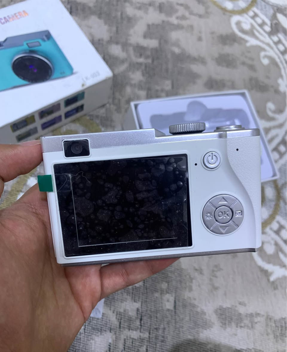کامێرای دیجیتاڵی 4K مۆدێلی LK-003 زۆر شیک و جوان ستایلی کلاسیک (Retro/CCD) کامێراکە لە ئامازۆن کردراوە نوێ و بەکارنەهاتوە تەنها کارتۆنەکەی کەمێک شوێنی پیسی پێوەیە و کە کردراوە بەو شێوەیە بووە بەلام  کامێراکە خۆی ١٠٠٪ پاک و بێ کێشەیە. شوێن: ڕانیە

گەر ویستت نامە بۆ ئەم ئەکاونتە بنێرە. رانية, السليمانية


**إذا كنت صاحب هذا الإعلان وتريد حذفه لأي سبب، رجاءا أرسل رسالة إلى الدعم الفني**