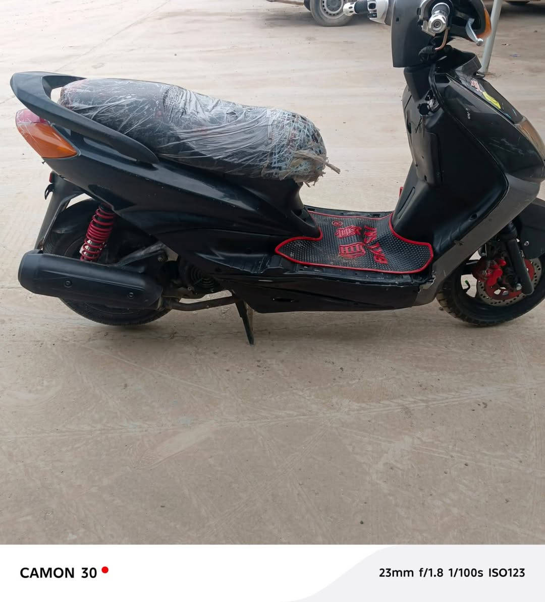 سلام عليكم شونكم شباب عندي سكنس نثيه ما كلك جديده بيها شويه ملاحظات   بيها كابريتر يخربط شي قليل  محرك ما مفتوح بريكات  سرعه 110 صالنصه كله شغال سعر الدراجه 550 وبيها مجال  مكاني ابو غريب حي الصديق ***********
