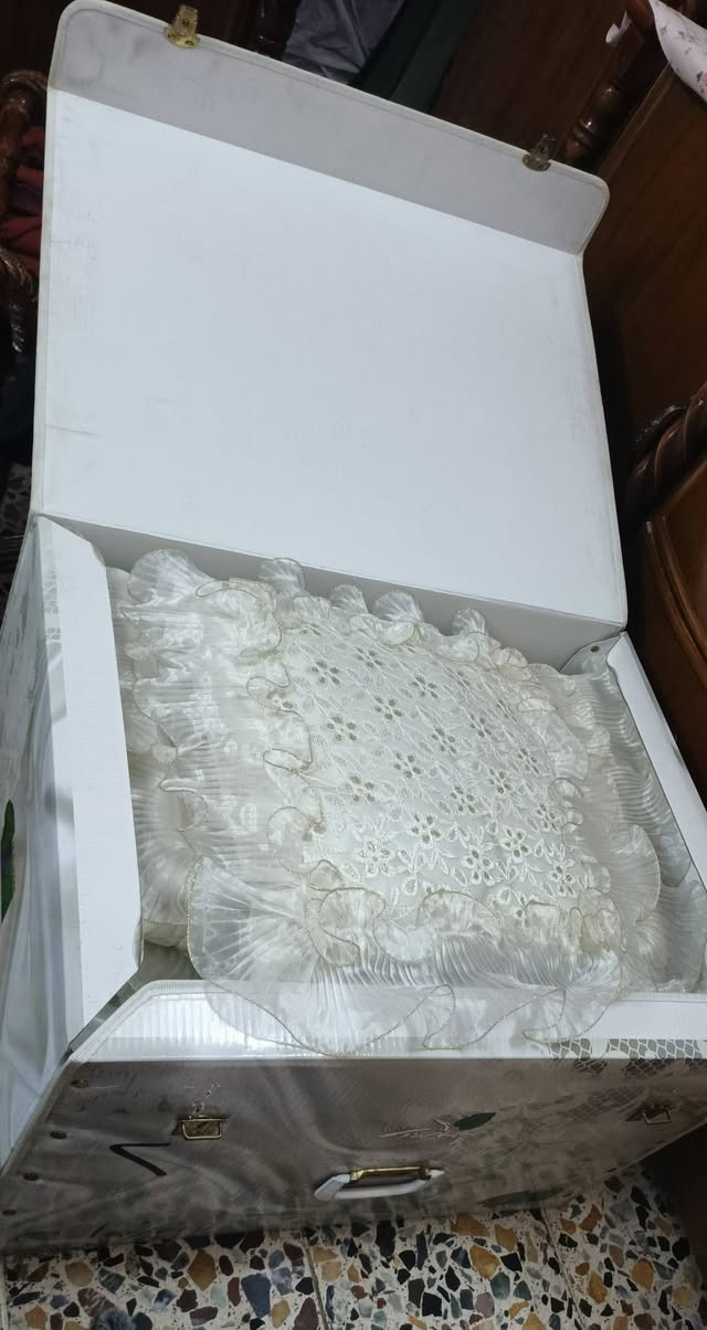 غراض نظيفة للبيع المكان الكرادة الشرقية ***********
