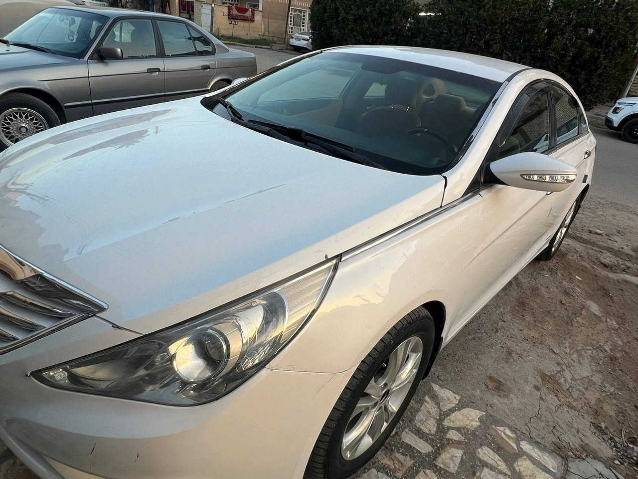 السلام عليكم
سوناتا مضلع خليجي محرك دوش ماشية 225 الف
رقمها اربيل دولي شرط تحويل هزه وبراد جديدة 
بيها جاملغ وبنيد مصبوغ
اضافة باب الصدر بيها بارد
وجاملغ خلفي من فوك ويه قمارة بيها بارد واكعة عليها شجره بدون دواخل
مكان السيارة بغداد 
السعر ٩٠ 
للاستفسار 
‏‭0789 379 3855
