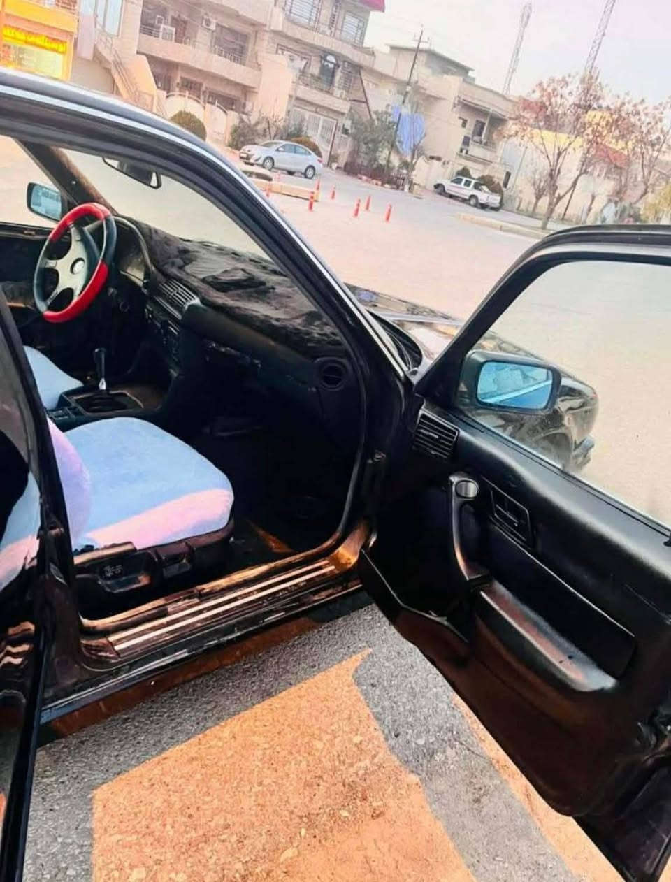 سەرەتا بە ناوی خوا bmw 1993
علوج 
520 کەپس گیر عادی 
چوار جام کارەبا دەشبول لەمس 
پیشو دوای M
لایت ئەلقە و زینۆن و عەدەسە 
پیشو دوای کەپسە 
جوار تایەو ویل 95 
کامل جوانکاری بۆ کراوە 
ماڵی دۆستە 
سعری 16 وەرەقە و مجال برایانە 
شوین سلیمانی 
***********
***********
