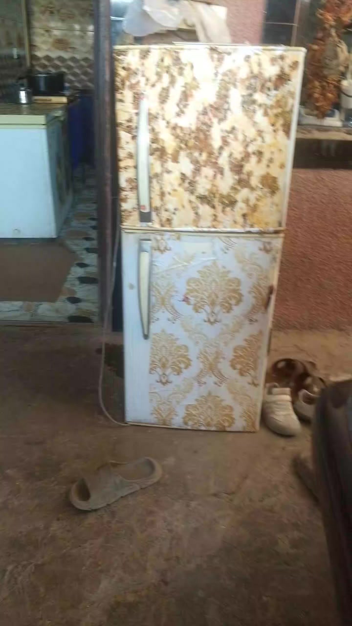 سلام عليكم عندي  ثلاجة   للبيع سعر 50
تبرد


**إذا كنت صاحب هذا الإعلان وتريد حذفه لأي سبب، رجاءا أرسل رسالة إلى الدعم الفني**