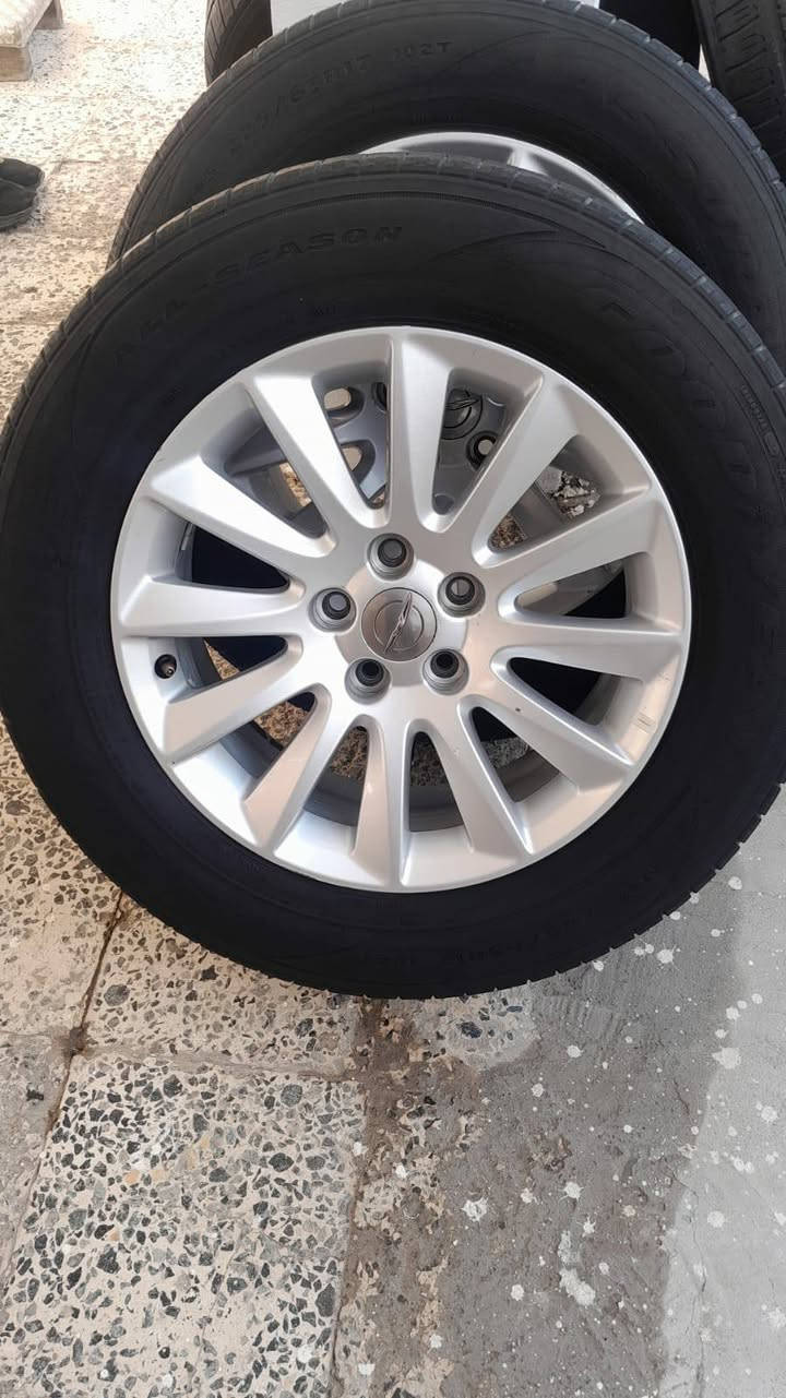 السلام عليكم شباب طخم ويلات وبامه حجم ١٧السعر ٢٠٠آلف دينار رقم الهاتف ***********
