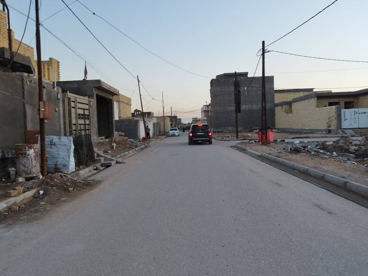 قطعه للبيع الجربوعيه الثانيه المساحه 200متر بصف الركن خلف شارع المختار رقم العقار 1895 // للاتصال *********** // او مراجعة مكتب الضامن للعقارات عنوان المكتب حي الصدر مجاور صيدلية ركن العلاج
