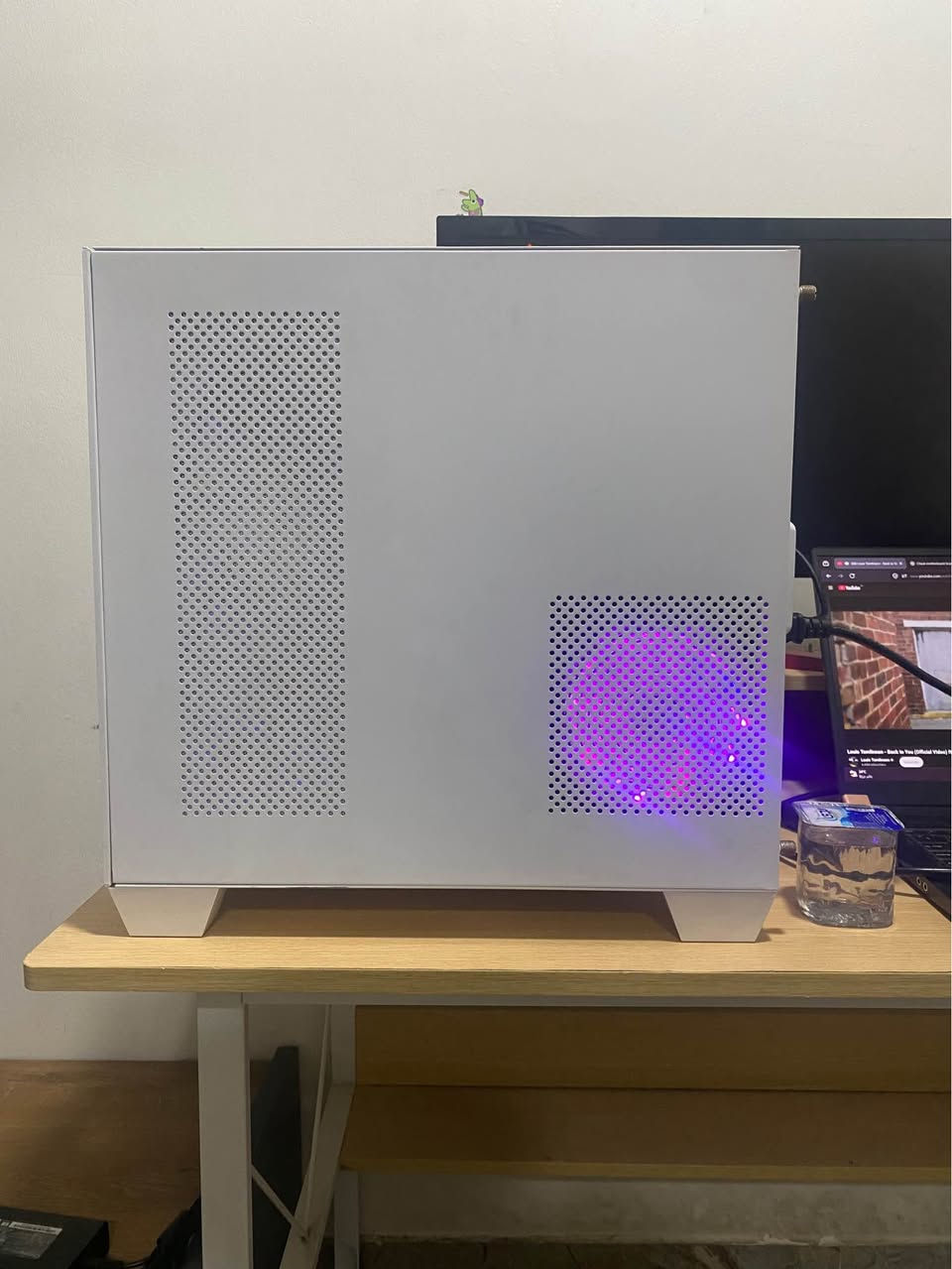 السلام عليكم شباب

عندي سيتب كامل بهالمواصفات اريد ابيعة

CPU/: i3 12100

GPU/: 2060 Palit 12GB

RAM/: 2x8 Black wolf  DDR4 heatsink (3200Mhz)

PSU/باور سبلاي: Rocket 600w silver

 

SSD/: 120 GB

HDD/: 500 GB

CASE/كيس: ESGAMING SEAVIEW 2001W 6 Fans

MONITOR/شاشة: KG241Q      165HZ/TN/1920x1080

MOUSE/ماوس: Logitech g203

Keyboard/كيبورد: Razer blackwidow ويا مسند

Microphone/مايك: Fifine microphone (USB) 

ماوس باد + ستاند يدات وتلفونات هدية 

الحاسبة ما ناقصها اي شي، كل وايراتها موجودة وكل غراضها موجودة ونظيفة كلش. استعمالها لمدة قليلة كلش وادائها كلش زين، مابيها اي مشكلة بالأوفرهيت ايضاً.

رقمي 0️⃣7️⃣7️⃣0️⃣3️⃣2️⃣4️⃣1️⃣3️⃣8️⃣0️⃣

رقم *********** بغداد, العراق
