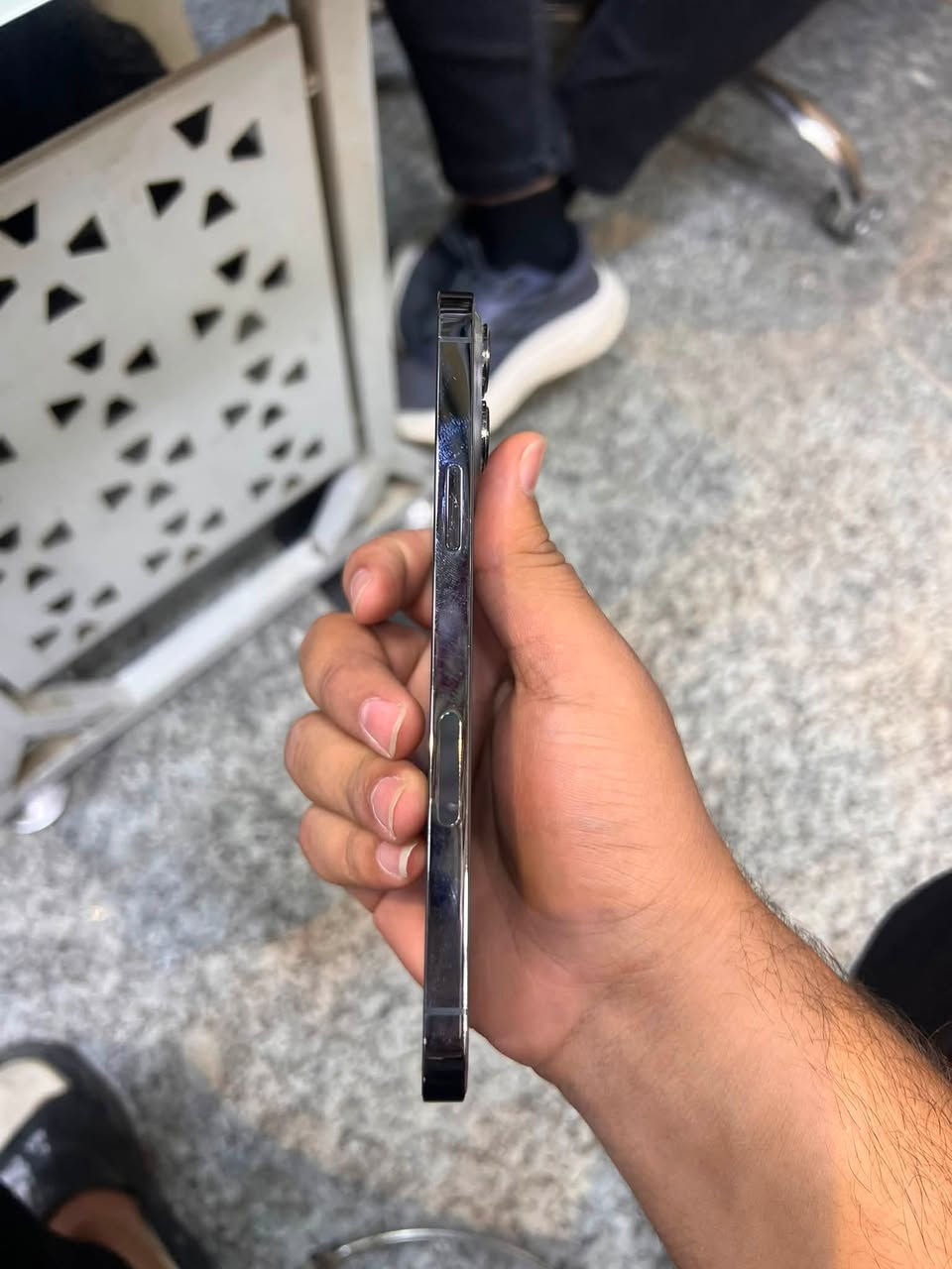 13 Pro Max
ذاكره 256
بطاريه 72
ضهر مفطور من فوك 
سعره 650 و بي مجال 
***********
