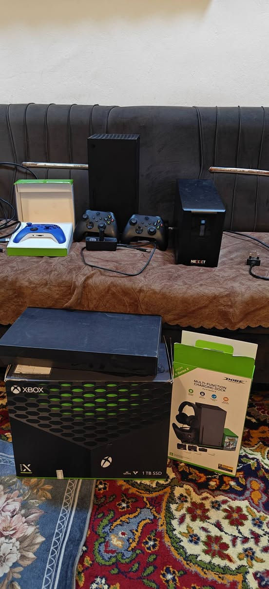 للبيع إكس بوكس سيريس إكس بالكارتون
مستعمل نظيف جدا  بدون تصليح
 مع 3 يدات اصليه 
مع يو بي إس 1500
مع أربع بطاريات مع جهاز شاحن بطاريات
مكاني بغداد الزعفرانية ***********
السعر  750 الف
