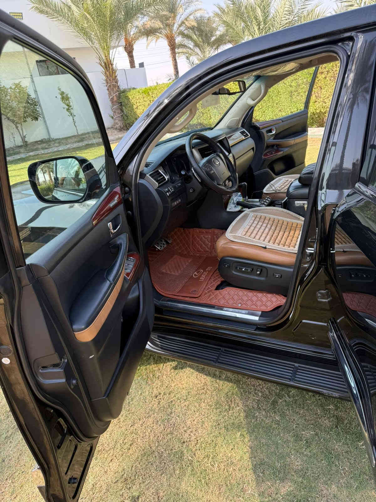 السلام عليكم
لكزز. للبيع 
موديل 2015
5700
فول مواصفات
سيارة مال جناي
بيها بارد شبرين.جاملغ الايمن 
بدون صبغ
كفالة عامة
ماشية. 142 حقيقي
السعر. 45 الف وبيها مجال 
العنوان/ بغداد 
الرقم. ***********
ومن الله التوفيق
