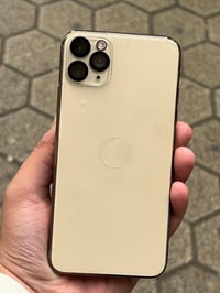 ايفون 11 بروو ماكس . ذاكره 256 . بطاريته 100 مبدله وكاله . شاشه بلاديه...