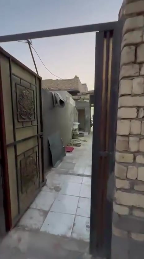 السلام عليكم
بيت للأيجار العنوان 

(الناصرية منطقة المهيديه )

يتكون من غرفة نوم واحدة وحمام واستقبال ومطبخ 

يعني للعائلة الصغيرة 

بسعر مناسب 

للأستفسار الاتصال ب(حجي عباس أبو محمد)

***********
