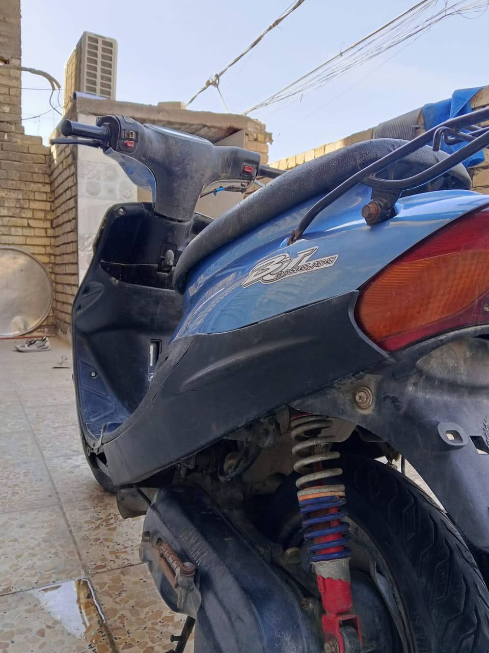 سلام عليكم بيجي للبيع دراجة اقتصادية وعملية جداً، المحرك بحالة جيدة وشكلهة الخارجي كما هو موضح في الصور. كلش خدمية للمشاوير اليومية بس الدراجة طافية ناقصه جوزة. السعر: (135الف )))
المكان: (دورة ابودشير)

للتواصل: (***********
