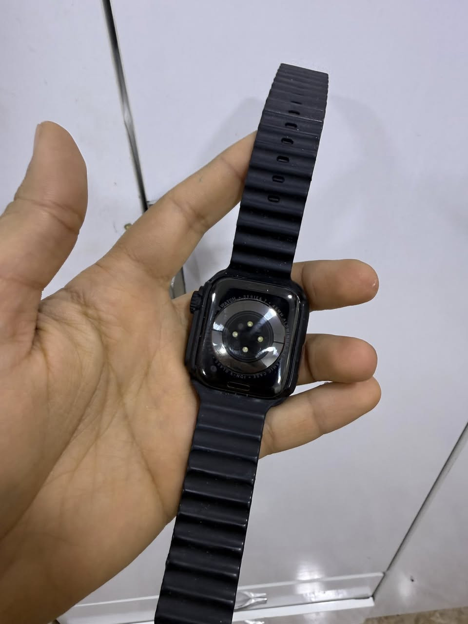 ساعة أبل الجيل 7 وياها شاحنتها وسيرها البلادي سعرها 170 وبيها مجال مكاني البصرة ‭0785 773 7744‬
