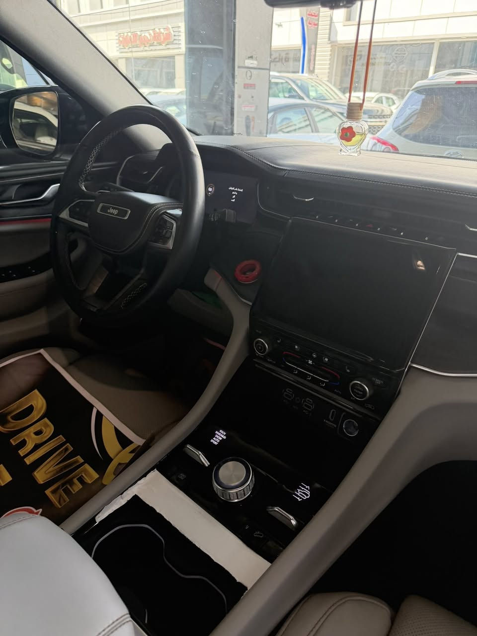 جيب كراند شيروكي اوفرلاند .

الموديل : 2022 . (خليجي) . مغلفه Ppf
مرقم بغداد 

المحرك : V6.  3.6L . 

العداد : 20 الف  . 

الضمان : 3 سنوات او 60 الف كيلو متر .

المواصفات :

* دفع رباعي 4x4 . 

* نظام تعليق هوائي (جكات). 

* قيادة ذاتية عند المنعطفات. 

* رادار امامي مع مانع تصادم . 

* نظام الرؤية الليلية. 

* تحذير الخروج عن المسار . 

* مستشعر نوم السائق مع نظام التوقف الآلي 

* تحذير النقطة عمياء ⚠ .

* نظام تحذير عند التقاطعات. 

* نظام تحذير عند تجاوز السرعة المحددة. 

* نظام عرض المعلومات على الزجاج الامامي (HEAD UP DISPLAY) 

* نظام تقليل الضجيج داخل المقصورة. 

* إنارة محيطية. 

* شاحن موبايل وايرلس. 

* تعديل وضعيات مقود السائق كهربائيا. 

* مرايا تعتيم ذاتي. 

* المرايا الجانبية قابلة للطي كهربائيا. 

* نظام الصوت ٩ سماعات Alpine.

* ويل قياس 20 انج .

* سقف بانوراما . 

* شاشه كبيرة 10.1 انج . 

* نظام الخرائط (GPS) .

* عرض خرائط الطريق على لوحة القيادة.

* لوحة القيادة بقياس 10 أنچ. 

* كاميرا محيطية 360 درجة . 

* 4 كاميرات خارجية مع بخاخات ماء للتنظيف. 

* كاميرا للمرأة الداخلية. 

* المصابيح الأمامية زنون .

* كشافات الضباب زنون . 

* دخول ذكي. 

* بصمة على 5 ابواب للدخول الذكي. 

* تشغيل عن بعد .

* الصندوق الخلفيي كهربائي .

* فتح الصندوق الخلفي مع حركة القدم.

* فرش المقصورة الداخلية من الجلد الطبيعي الفاخر .

* اضافات من الخشب الطبيعي للمقصورة الداخلية. 

* ذاكرة لحفظ وضعيات الجلوس للسائق. 

* ذاكرة لحفظ وضعيات الجلوس للراكب.

* مساج للمقاعد الامامية السائق والراكب. 

* المقاعد الأمامية كهربائية .

* المقاعد الأمامية تبريد وتدفئة .

* المقاعد الخلفية تدفئة .

* ستائر للشبابيك الخلفية. 

* انارة داخلية LED متعددة الالوان . 

* حساسات امامية. 

* حساسات خلفية . 

* 5 راكب .

* تدفئة ستيرن . 

* مانع تصادم خلفي .

* بلوتوث تلفون . 

* محدد سرعة . 

* نظام التشغيل والاطفاء الاوتوماتيكي .

* نظام بريك اوتماتيكي .

العنوان _بابل طريق حلة نجف

لغرض الاستفسار :

***********

***********
