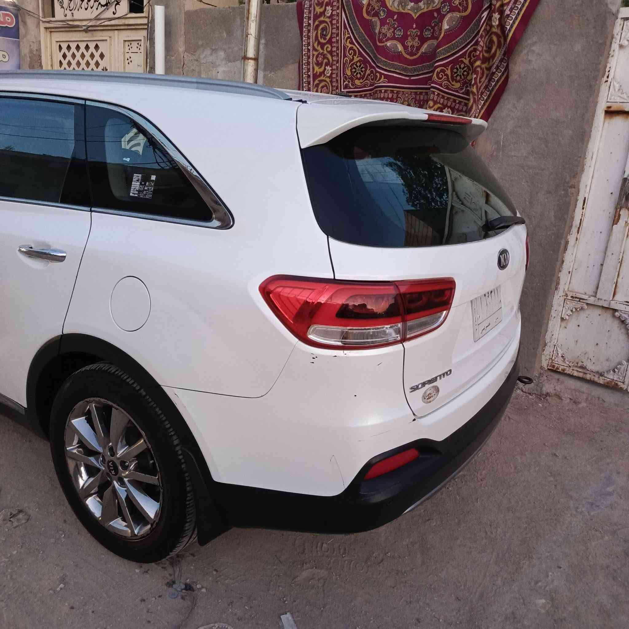 ✨ 💎 يَا فَتَّاحُ يَا رَزَّاقُ 💎 ✨
سيارة فخمة، عائلية،للبيع 

🚗 كـيـا سـوريـنـتـو / KIA SORENTO 🚗
📋 الـمـواصـفـات والـمـعـلـومـات الـرئـيـسـيـة:
━━━━━━━━━━━━━━━━━━
⚙️ الـمـوديل: 2016
⚙️ الـوارد: خـلـيـجـي 💯
⚙️ الـمـحـرك: 6 سـلـنـدـر (V6) 
⚙️ الـحـجـم: 7 راكـب (سيارة عائلية بامتياز)
⚙️ الـرقـم والـسـنـويـة: رقم بابل / مشروع وطني (السيارة بأسمنة مباشر والتحويل ثاني يوم) 📝
⚙️ الـصـلاحـيـة: سنوية جديدة نافذة لغاية الـ 2027 ⏳
📺 الـمـواصـفـات والـكـمـالـيـات:
━━━━━━━━━━━━━━━━━━
❄️ التبريد: 3 قـطـع تـبـريـد 
💺 الكراسي: كشن السائق كـهـربـائـي + الكشنات داخلي مـخـمـل نظيف بصمة تشتغيل وبصمة ابواب و مري شفط و 3 مودات قياده
🕹️ التحكمات: تحكم ستيرن كـامـل (فول تحكم).
💡 الإضاءة: لـدات أمـامـيـة وخـلـفـيـة مميزة وعالية الوضوح.
🎥 الأمان: كـامـيـرة خـلـفـيـة بلادية 📸 + حـسـاسـات خـلـفـيـة.
☀️: بـرادات خـلـفـيـة بلادية للأبواب.
• ⚠️ تفاصيل البودي: بيها قطعتين تبديل مؤسسة أصلي بدون صبغ، وبيها صبغ جوة قبق البانزين، وبيها تعديل بارد بالباب خلف السائق.
💵 الـسـعر والـتـواصـل:
━━━━━━━━━━━━━━━━━━
💰 السعر المطلوب: 185 ورقة 💲 (وبيها مجال بسيط للشراي ).
📍 مكان السيارة: [النجف الاشرف]
📞 للتواصل والاستفسار المباشر: [‏ *********** ‏] 📞
